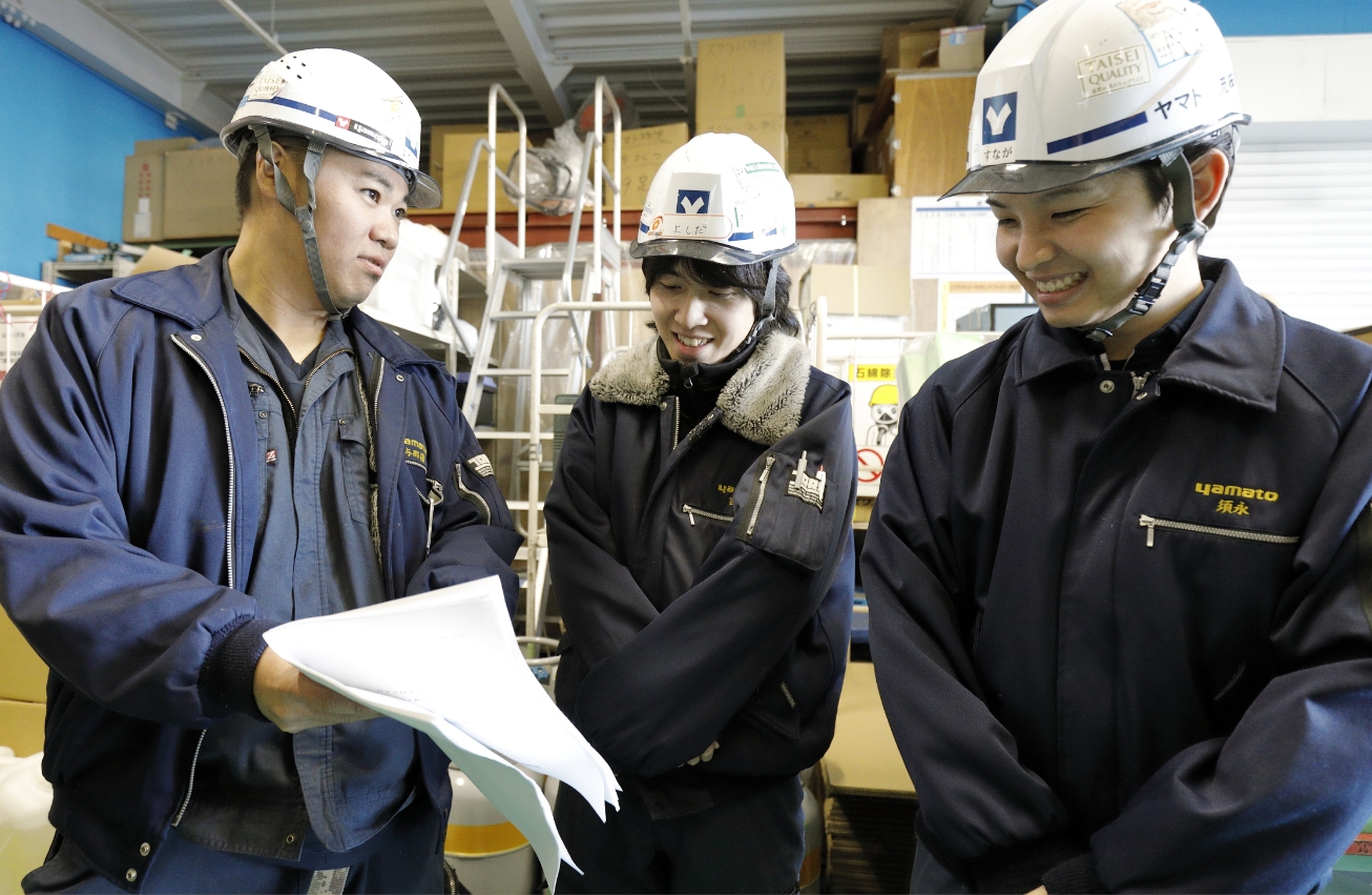 デスクワーク風景