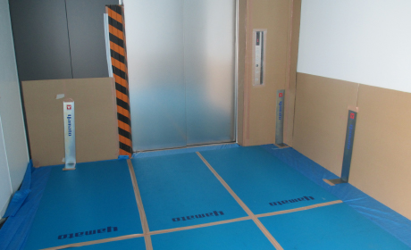床・壁養生搬入時には床・壁面、エレベーター養生を徹底致します。